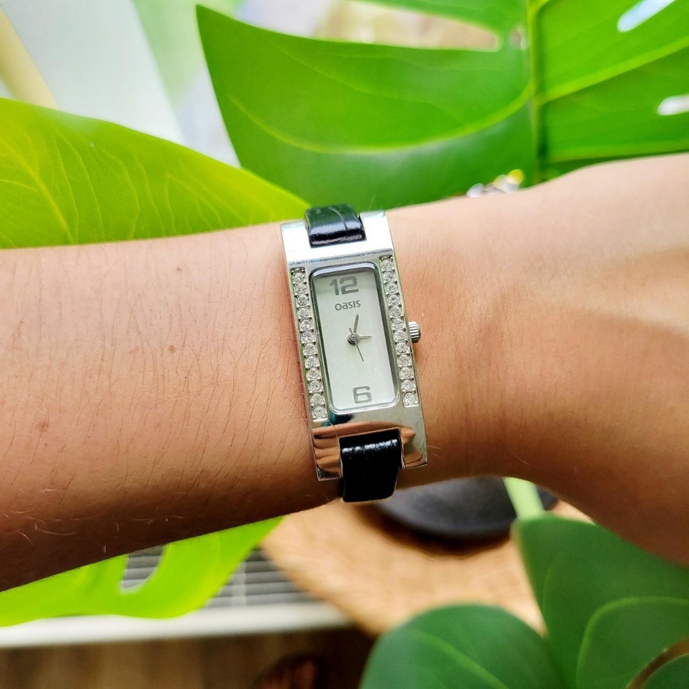 Classic Oasis Rhinestone Watch - Picture 3 of 12